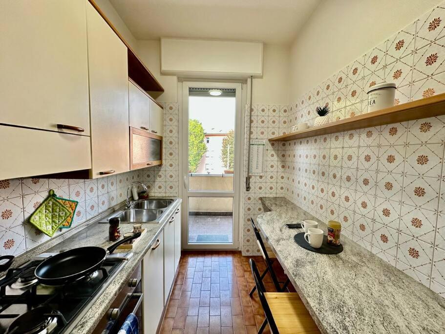 Low Cost Holiday An Business House And Free Park By Revenue House Como Exterior photo